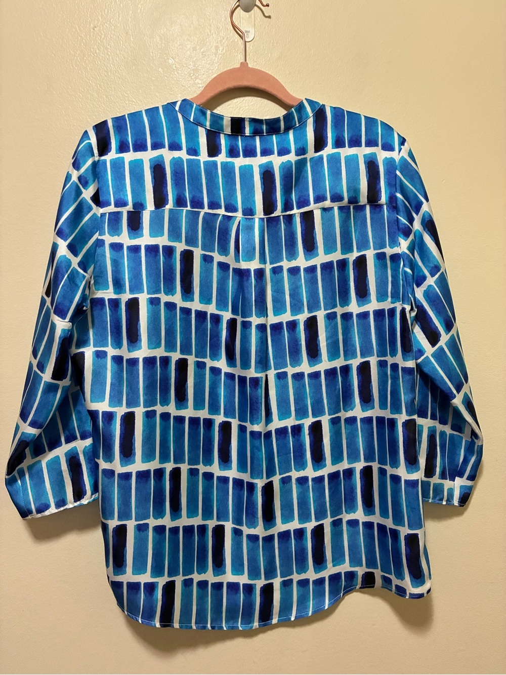 Vilagallo Blue Tile-Print Silk Top size 42 /10 - Picture 6 of 6